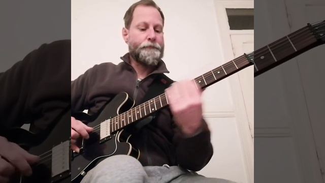 Anthony John - Slide guitar in standard tuning on an ebony Epiphone Dot смотреть онлайн