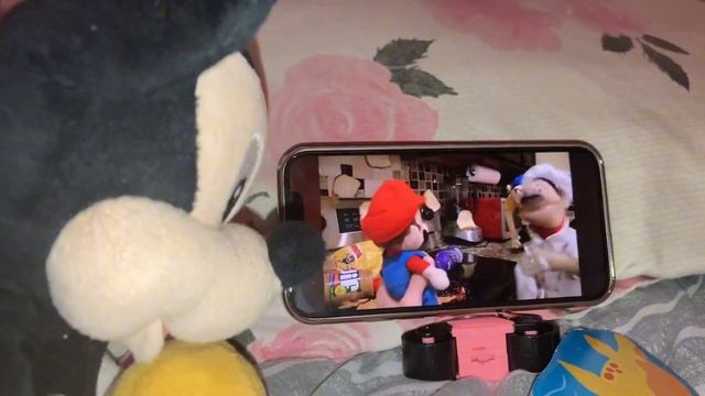 Mickey Mouse react to SM смотреть онлайн