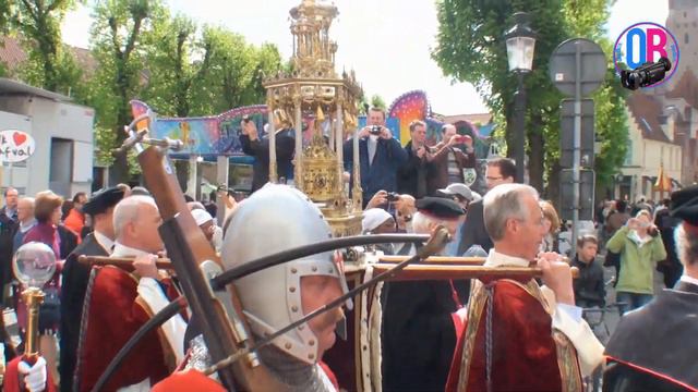 Крестный ход с кровью Иисуса Христа в городе Брюгге. смотреть онлайн