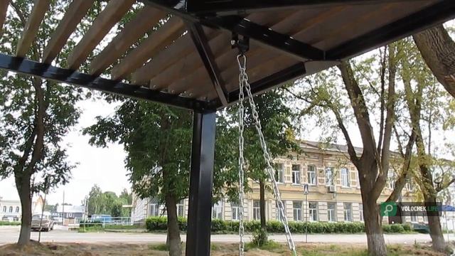 Новые качели в Вышнем Волочке скрипят хуже старых. Долго ли они прослужат?