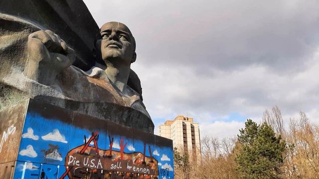 EGERS WORTE. Zum Sonntag. Um Thälmann und das abgebildete Denkmal in Berlin geht es unter anderem. смотреть онлайн