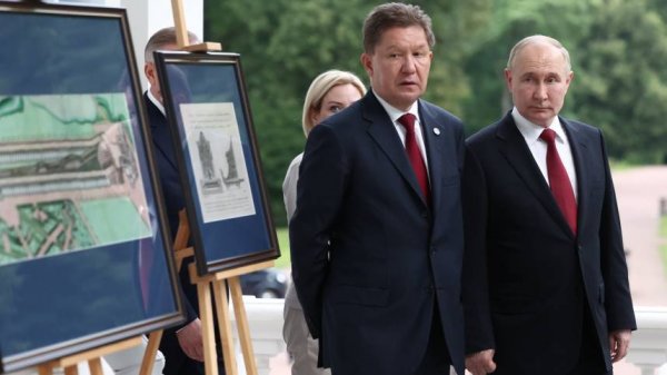 Красота и величие: Путину показали отреставрированный комплекс Ораниенбаум