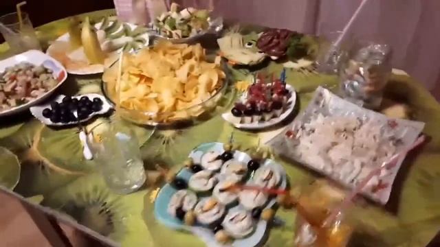 VLOG: Подготовка к ДР/ГАВАЙСКАЯ ВЕЧЕРИНКА ЗИМОЙ/много болтовни смотреть онлайн