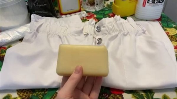 Как отстирать белые брюки от пятен и грязи