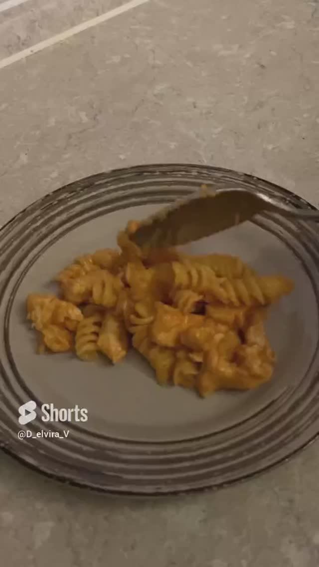 Макароны с курицей в сметано-томатном соусе!