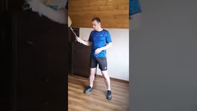 Бадминтон на самоизоляции. Имитации ударов. Ловля волана на ракетку. смотреть онлайн