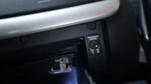 Замена лампы подсветки бардачка Шкода Йети