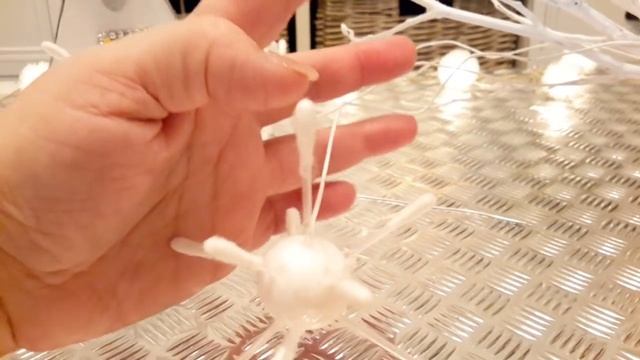 КАК СДЕЛАТЬ ДЕКОР ДЛЯ ДОМА ИЗ ВЕТОК И ШАРОВ... decor for the house from brunches and baubles смотреть онлайн