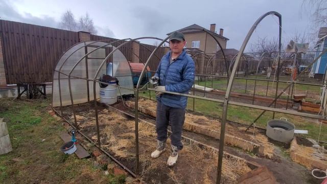 Теплицу поломал снег! Можно ли восстановить? Монтаж поликарбоната на теплицу в одиночку. смотреть онлайн