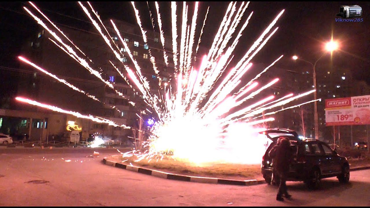 Новогодний Салют взорвался на земле. Новороссийск/salute exploded on the ground смотреть онлайн