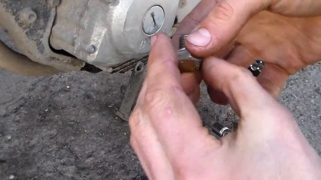 Как устранить течь из под сливной пробки на мотоцикле YAMAHA YBR 125 смотреть онлайн