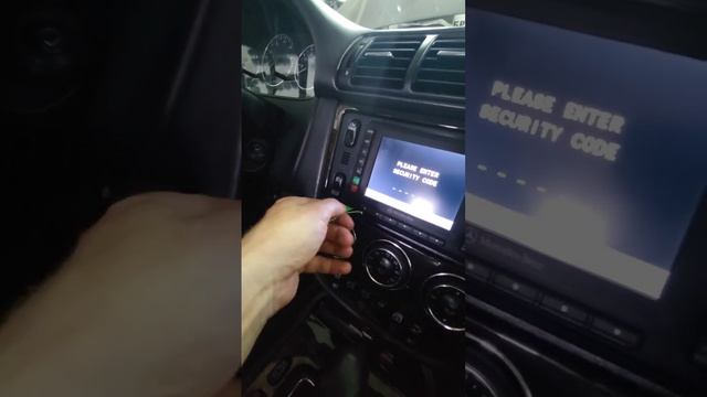 W163, снятие магнитолы без спец ключей "команд" Mercedes Benz ml350,320 и т.д. смотреть онлайн