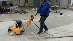 Шлифовальная машина СПЛИТСТОУН GM-245 в работе, шлифовка под наливной пол,