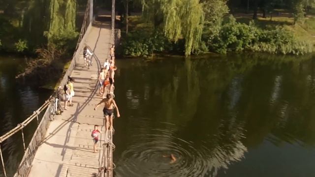 г.Кривой рог парк Им.Газеты Правда -Мост-Купание смотреть онлайн