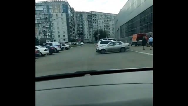 Площадь в Новокузнецке оцепили полицейские 1 августа 2020 г смотреть онлайн