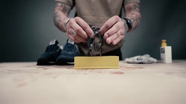 Shoe Shame - Clean and restore old New Balance 574 shoes смотреть онлайн