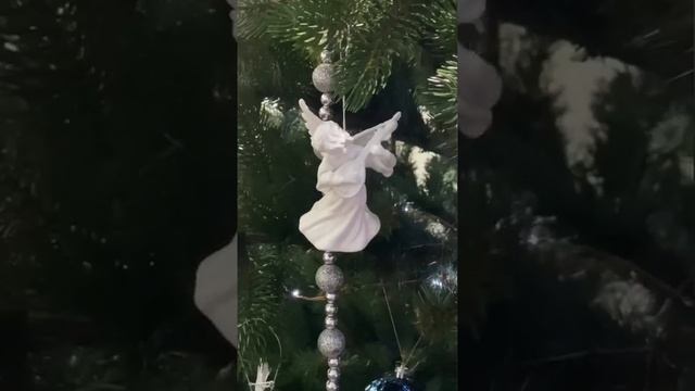 Новогодние декорации в отелях IZZZI!! смотреть онлайн