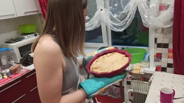 Жена отличника. Я на диете, а Ритушка начала печь!!! Специально! Хочет чтобы я оставался толстым! смотреть онлайн