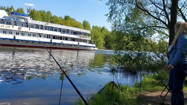 Рыбалка на нижней Москва реке. Ловим на фидер рыбу. смотреть онлайн