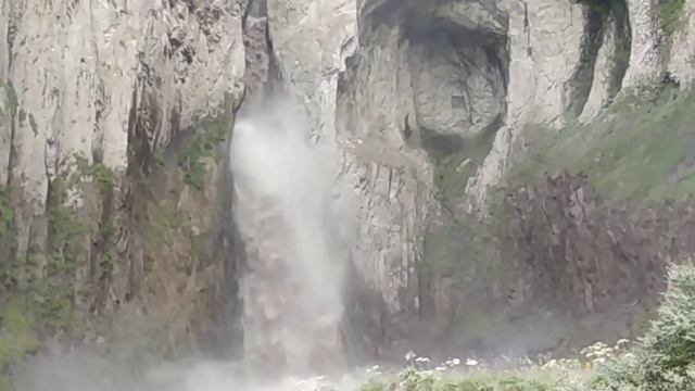 Мощный водопад Каракая-Су в Джилы Су. Это надо видеть своими глазами! смотреть онлайн