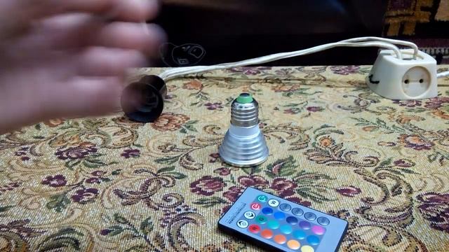 RGB LED ЛАМПА С ПУЛЬТОМ ДУ смотреть онлайн