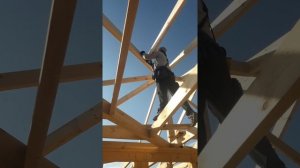 Монтаж нарожника на накосное стропило