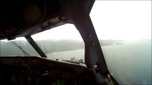 Boeing 737-800NG Landing In Pattimura Airport Timelapse (Cockpit View) смотреть онлайн
