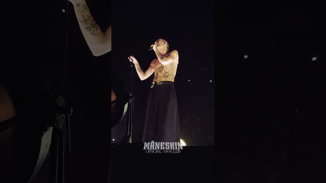 ‘VENT'ANNI’ live last night at Mediolanum Forum in Milan, Italy. смотреть онлайн