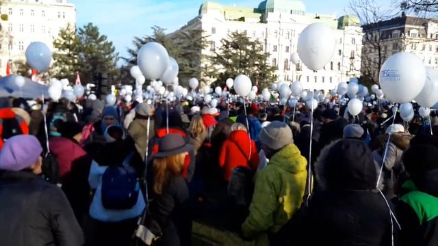 8.1.2022 vor der Votivkirche смотреть онлайн