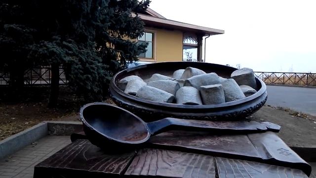 Памятник Полтавской галушке г Полтава смотреть онлайн