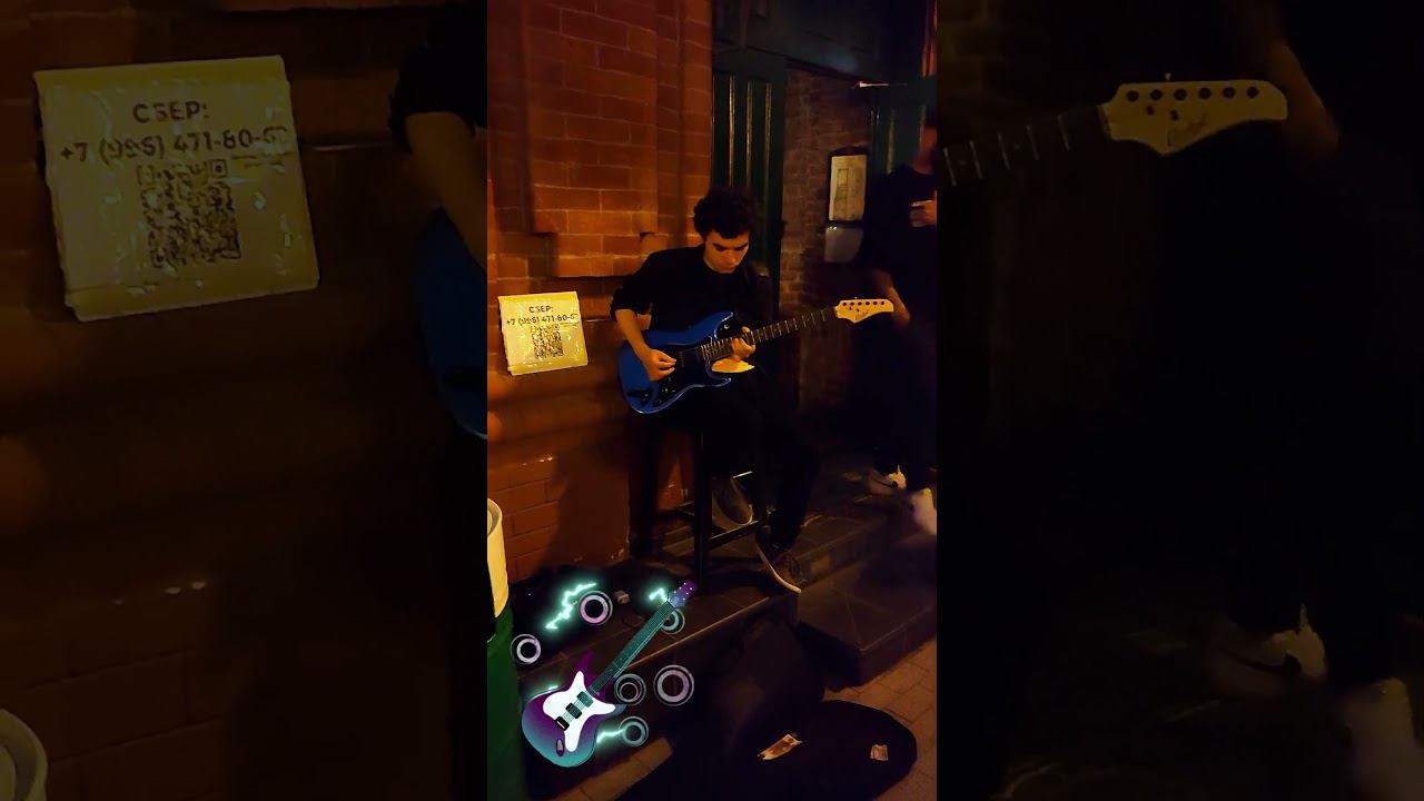 Красиво играет на гитаре.Уличный музыкант Астрахани смотреть онлайн