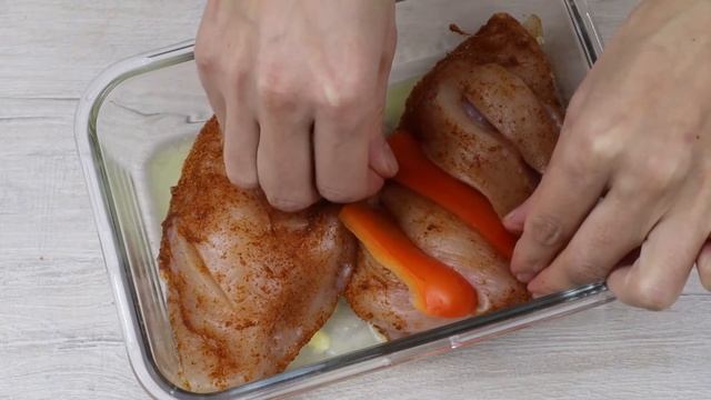 Курица в сметанном соусе с болгарским перцем в духовке смотреть онлайн