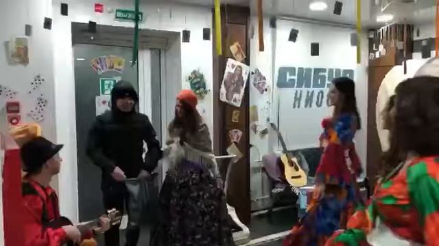 Девушки НИОСТа поздравляют мужчин с 23 февраля смотреть онлайн