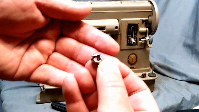 How To Install Needle Clamp on Vintage Singer 301 301A Sewing Machine смотреть онлайн