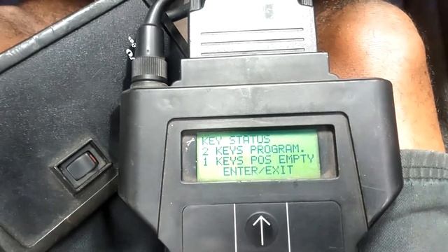 How to program a door remote on a 1998 Volvo S70, V70, V70R, V70XC with Volvo system tester 9988686 смотреть онлайн