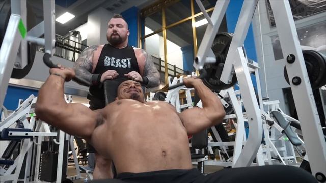 SHOULDER WORKOUT W/ Larry Wheels смотреть онлайн