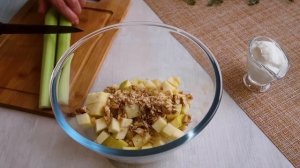 Полезный Перекус. Лёгкий Салат с сельдереем и яблоком.