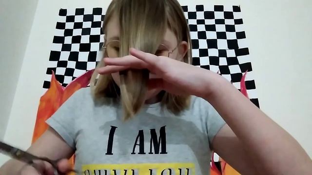 Пранк над мамой?! Отстригла чёлку?! смотреть онлайн