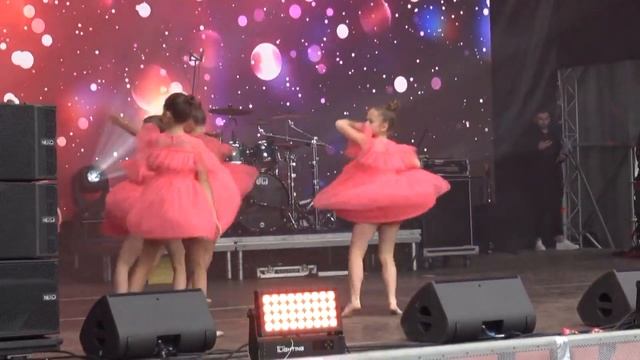 Юность "Счастье на цыпочках" День городского округа смотреть онлайн