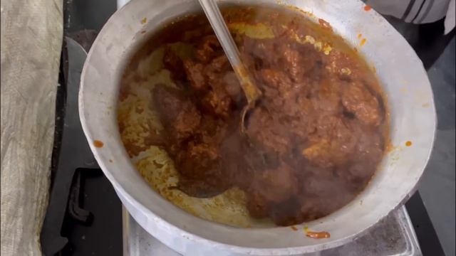 राजस्थानी लाल मांस इन उदयपुर सिटी साथ गेहूँ की रोटी BY MUCHAD UNCLE | BEST MUTTON NONVEG STREET FOO смотреть онлайн