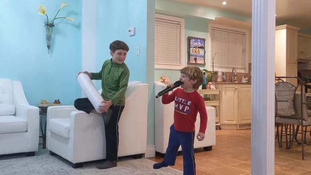 Спят усталые игрушки в исполнении иностранца :) смотреть онлайн