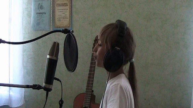 Аня Яскульская - КАТЮША (СШ№13 - г.Алчевск) смотреть онлайн