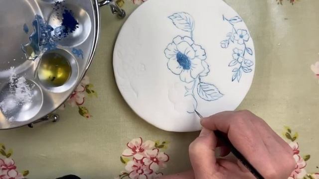 Painting blue flowers with cocoa butter with Tracey Mann смотреть онлайн
