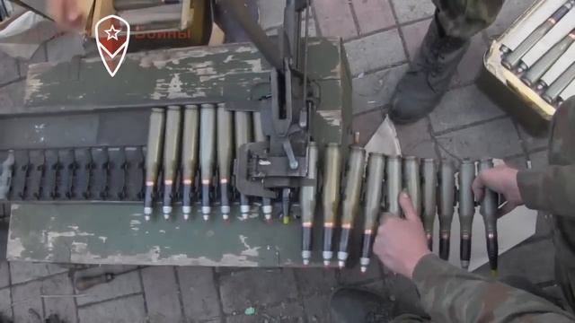 Заряжание 30 мм снарядов в ленту смотреть онлайн