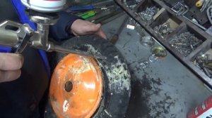 Заливаем Монтажную Пену в Колесо