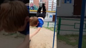 Лёгкие трюки на турнике (Варкаут)