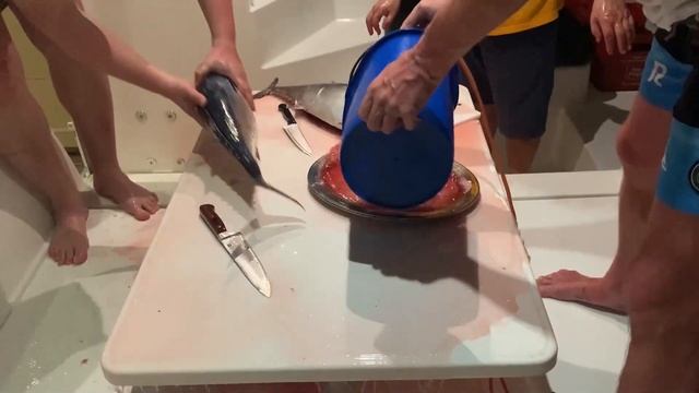 Рыбалка на Сейшелах: разделываем улов смотреть онлайн