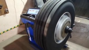 Грузовой шиномонтаж: балансировка грузового колеса