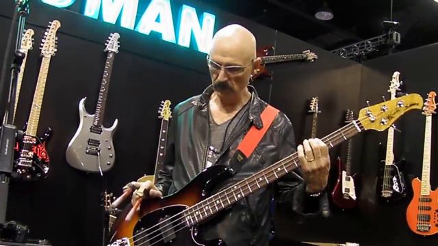 Tony Levin demonstrates his funk fingers смотреть онлайн