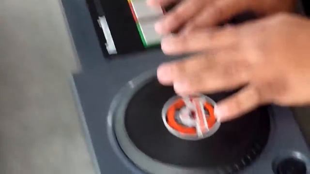 Scratch The Ultimate DJ hands on online trading смотреть онлайн